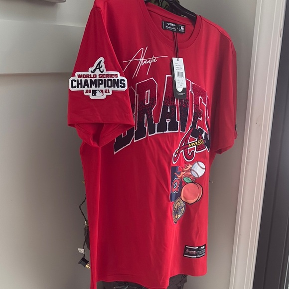 Fanatics Tops - Fanatics Red Braves Short Sleeve Tee Unisex
